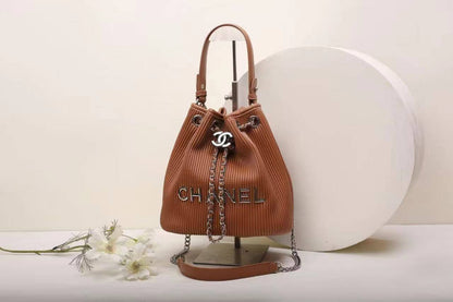 Chanel 
Best quality 
with box’s 
🎁🎁🎁

100 dhs✅

Zain290
♥️♥️♥️