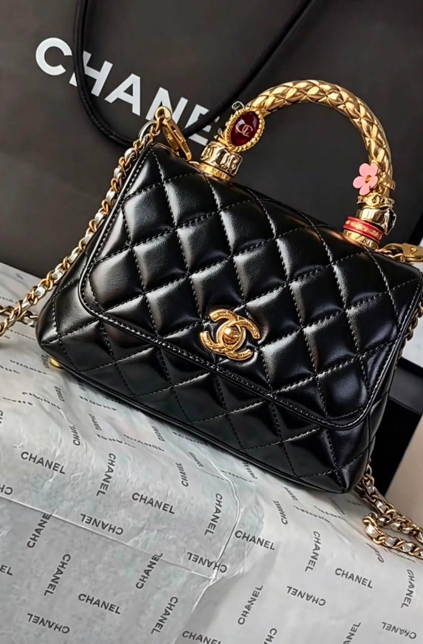 Chanel
130 dhs🇦🇪🇦🇪
High-quality magnetic box

Zain35
♥️♥️♥️