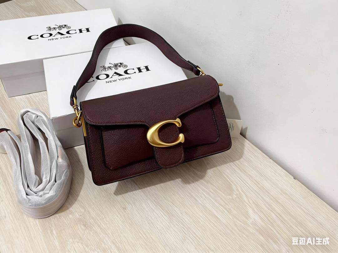 Coach
95 dhs❣️ 
high quality 

With box
🎁🎁🎁

22cm

Zain26
♥️♥️♥️