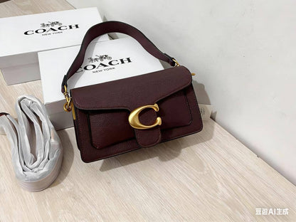Coach
95 dhs❣️ 
high quality 

With box
🎁🎁🎁

22cm

Zain26
♥️♥️♥️