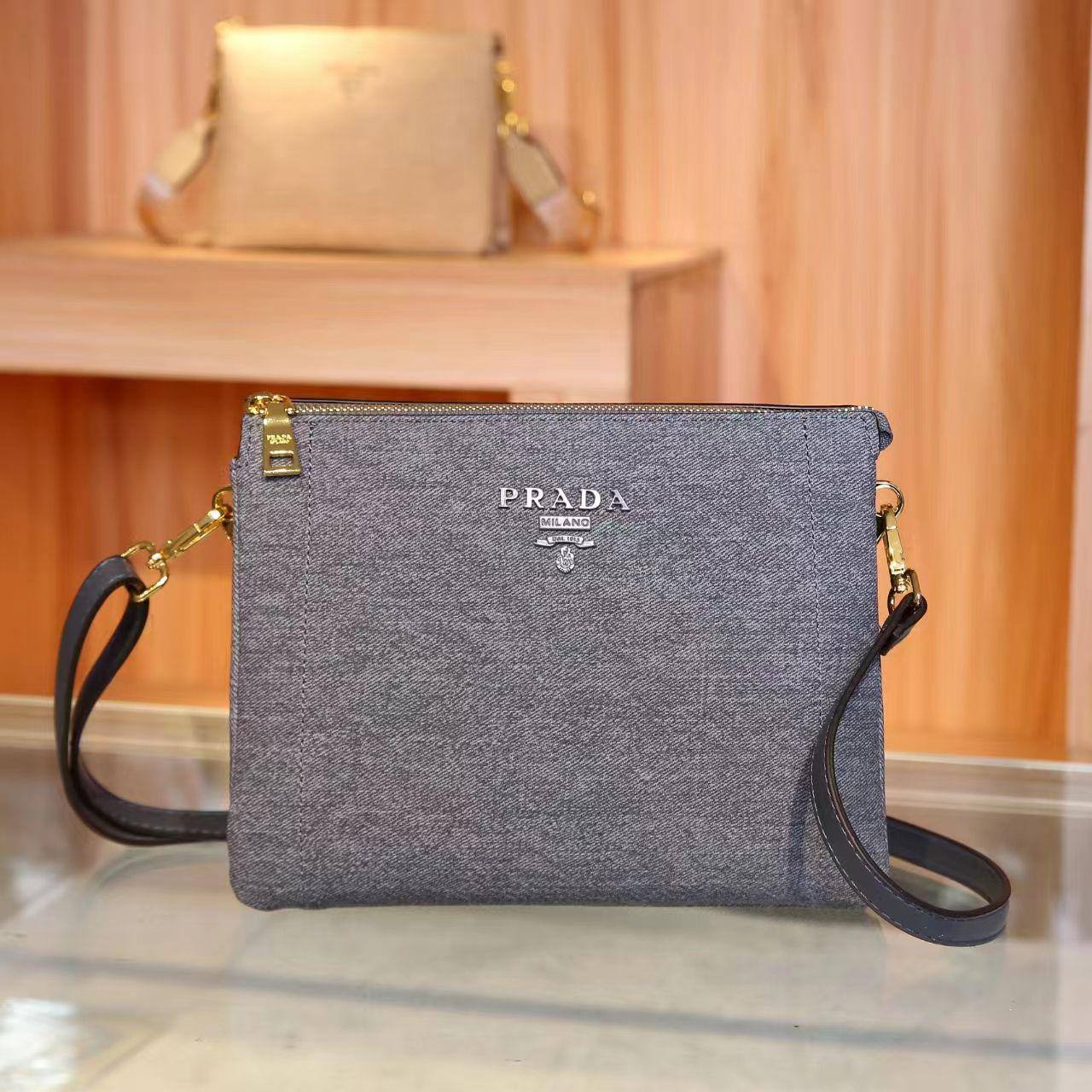 Prada
withbox 🎁

110 dhs✅

Zain143
♥️♥️♥️