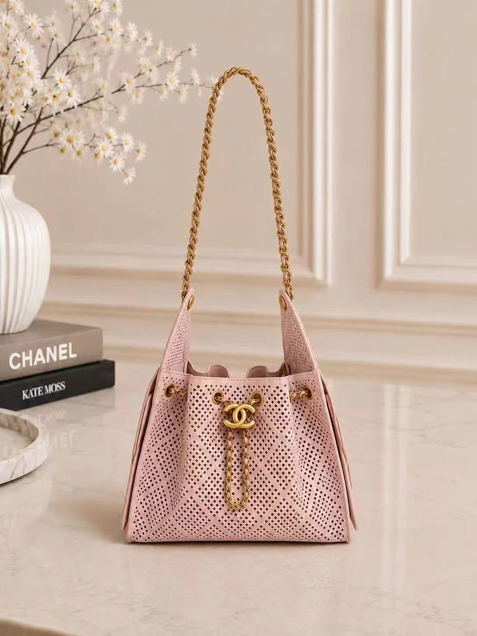 CHANEL 

NEW CAME 

HIGH QUALITY 

125 dhs🇦🇪🇦🇪

Zain39
♥️♥️♥️