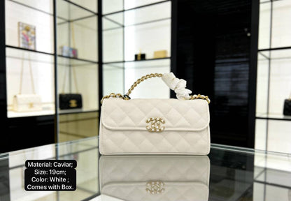 Chanel 
115 dhs✅
With box
Size:19*11*5.5

Zain07
♥️♥️♥️
