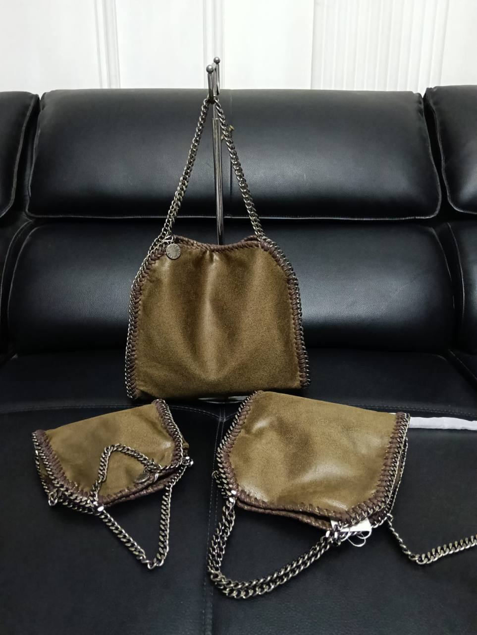Stella McCartney
100 dhs🇦🇪🇦🇪   16cm
110 dhs🇦🇪🇦🇪   19cm
120 dhs🇦🇪🇦🇪    25cm

Zain26
♥️♥️♥️