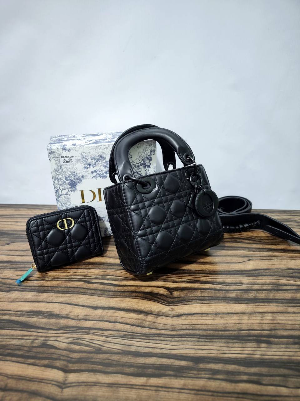 Bags
95 dhs✅
With box 🎁
high quality

Zain26
♥️♥️♥️