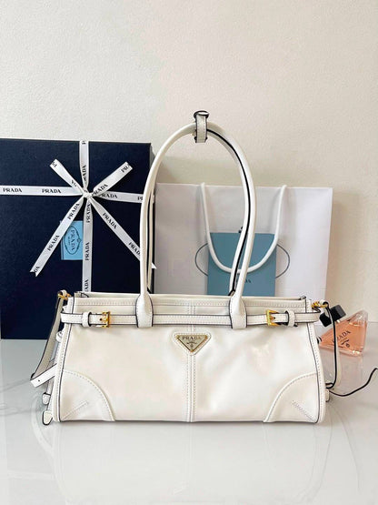 Prada 
With original packing 🎀🎀
For Price 👇 WhatsApp✅
0568585901 
0507557372
0552275751 Owner Zain 👌

Zain252
♥️♥️♥️