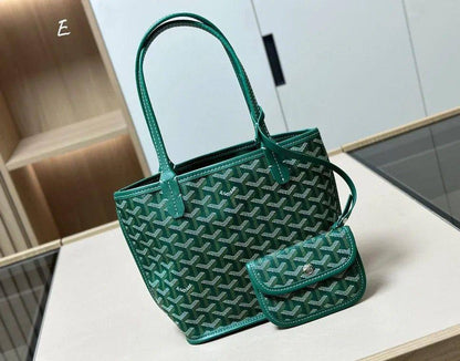 🌈 Goyard Small
1️⃣ First quality 
Size : 29 * 20 cm
75 dhs✅

Zain115
♥️♥️♥️
