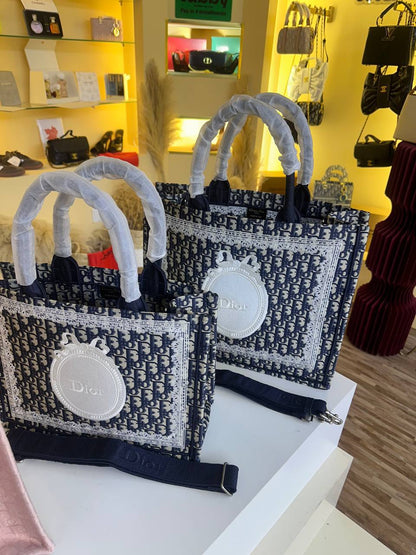 Dior Bag

  41Cm - 360 dhs🇦🇪🇦🇪

  36Cm - 340 dhs🇦🇪🇦🇪

Good Quality

Zain131
♥️♥️♥️

Zc