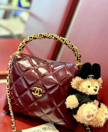 Chanel
100 dhs✅
Good  quality
Size:19cm
with box
🎁🎁🎁

Zain74
♥️♥️♥️