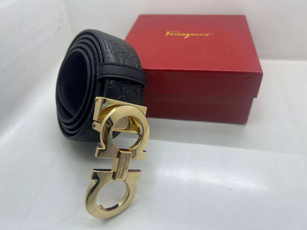 Belts 
70 dhs✅

with box
🎁🎁🎁

Zain182
♥️♥️♥️