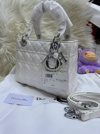 Lady Dior 

1️⃣ First Quality

Size: 24 * 19 cm

100 dhs🇦🇪🇦🇪

Zain115
♥️♥️♥️