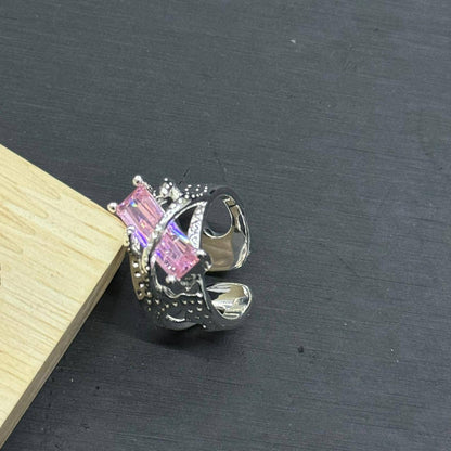 Fashion quality ❤️‍🔥*
Ring 💍 
Free size 
With black boxes 🗃️ 
30 dhs🪙💚

Zain216
♥️♥️♥️