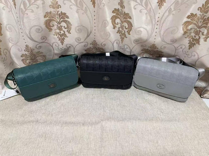 Lacoste
24*15*8 cm
85 dhs🪙🌨️

Zain17
♥️♥️♥️