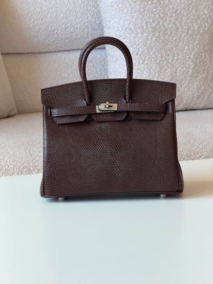 Hermes birkin 25cm💕master quality😍with box❤️
780 dhs🇦🇪🇦🇪

Zain52
♥️♥️♥️