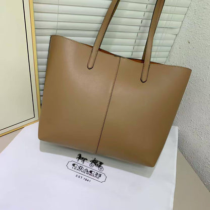 Coach
43*28*13 cm
95 dhs🪙🌨️

Zain17
♥️♥️♥️