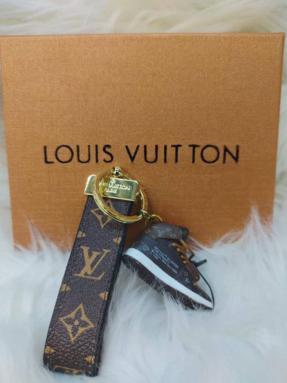 LV key holders & bags charm accessories
All sizes price 
55 dhs✅

Zain88
♥️♥️♥️
