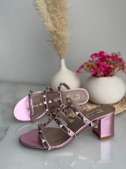 VALENTINO
*Vip quality*
*Size 36 to 41*
400 dhs✅

Zain113
♥️♥️♥️