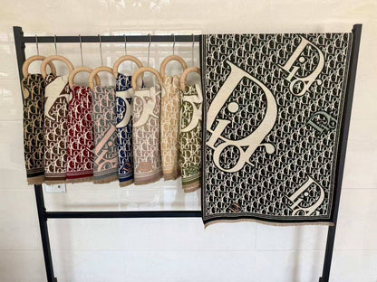 Scarfs

110 dhs🇦🇪🇦🇪
High quality 

Zain04
♥️♥️♥️