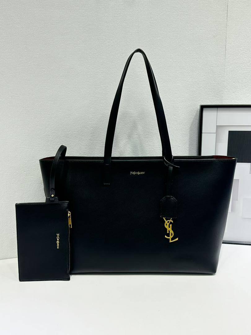 YSL
100 dhs🪙🌺

Good quality with zipper

Zain35
♥️♥️♥️