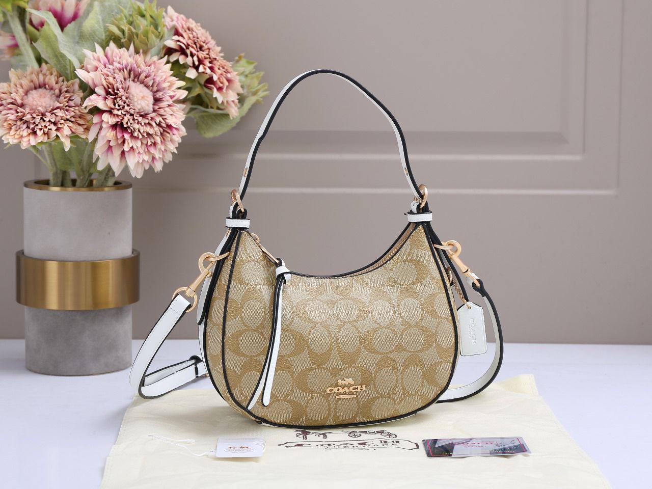 Coach 
Best quality with box’s 
100 dhs✅
size 21 cm

Zain290
♥️♥️♥️