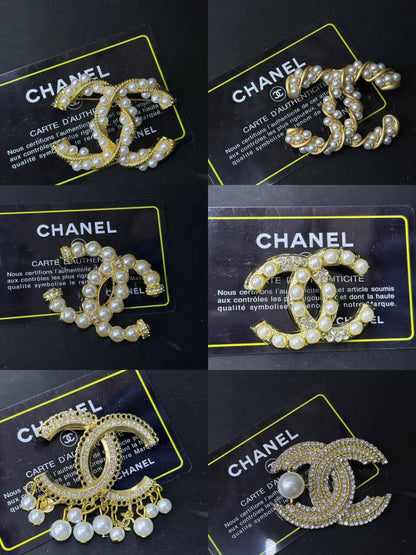 BROOCH Jewelry 🔥*
Non tarnish 💯
good quality 💯
With black boxes 🗃️ 
20 dhs❣️
With normal boxes 📦 
And paper bag🛍️
30 dhs❣️

Zain216
♥️♥️♥️