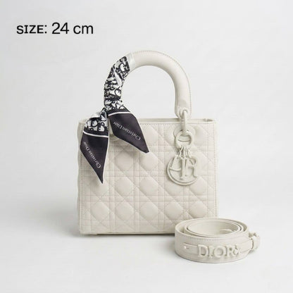 Dior
ᴍᴀᴛᴛᴇ ᴄᴏᴀᴛᴇᴅ ᴄᴏʟᴏʀ
ᴡɪᴛʜ ᴛᴡɪʟʟʏ / ʀɪʙʙᴏɴ
sɪᴢᴇ : 24 cm
ᴡɪᴛʜ BOX

120 dhs💛

Zain31
♥️♥️♥️