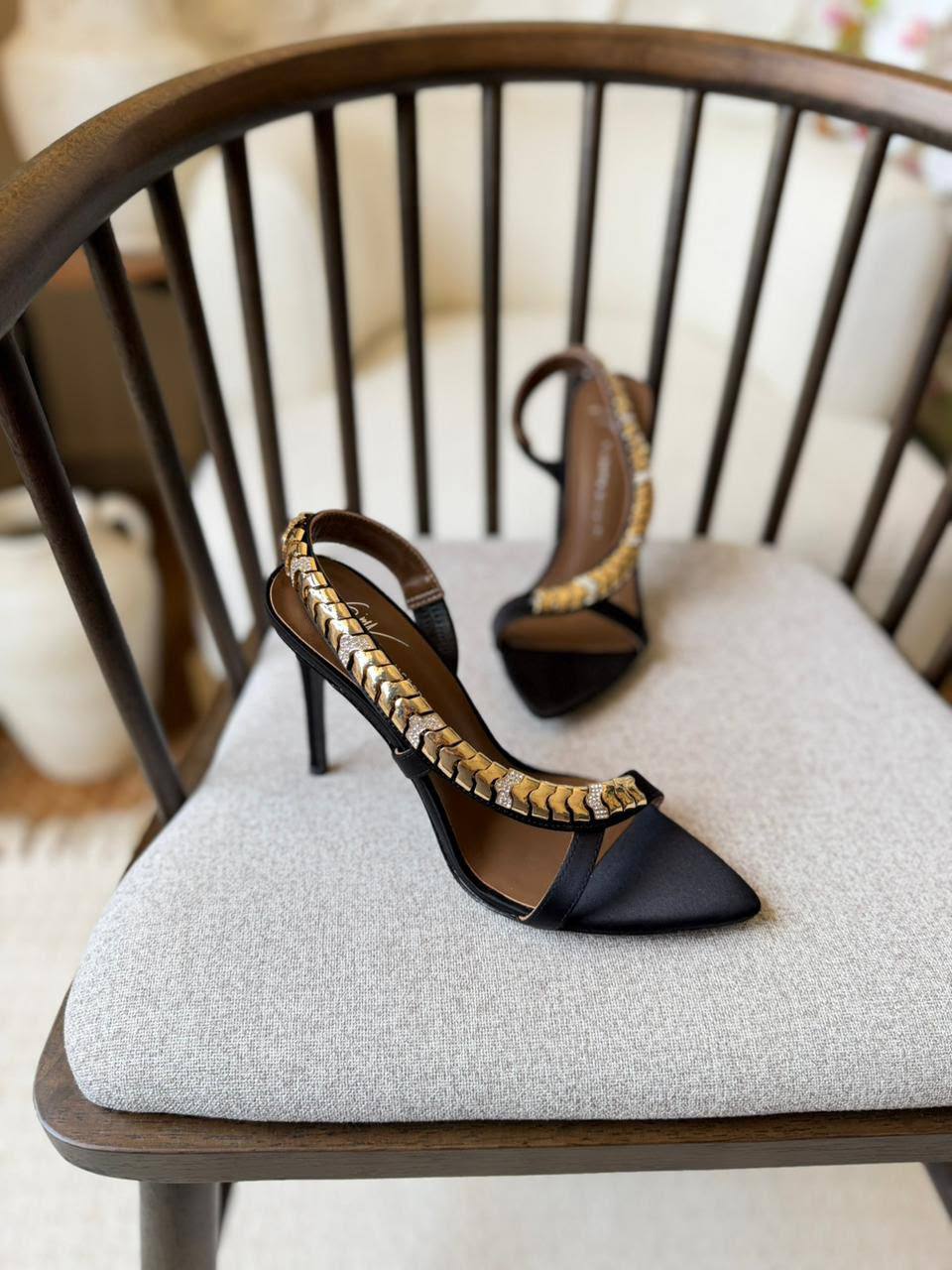 Giuseppe Zanotti
𝑽𝑰𝑷 𝑸𝒖𝒂𝒍𝒊𝒕𝒚
𝑺𝒊𝒛𝒆 35 𝒕𝒐 42 
550 dhs💓

Zain81
♥️♥️♥️