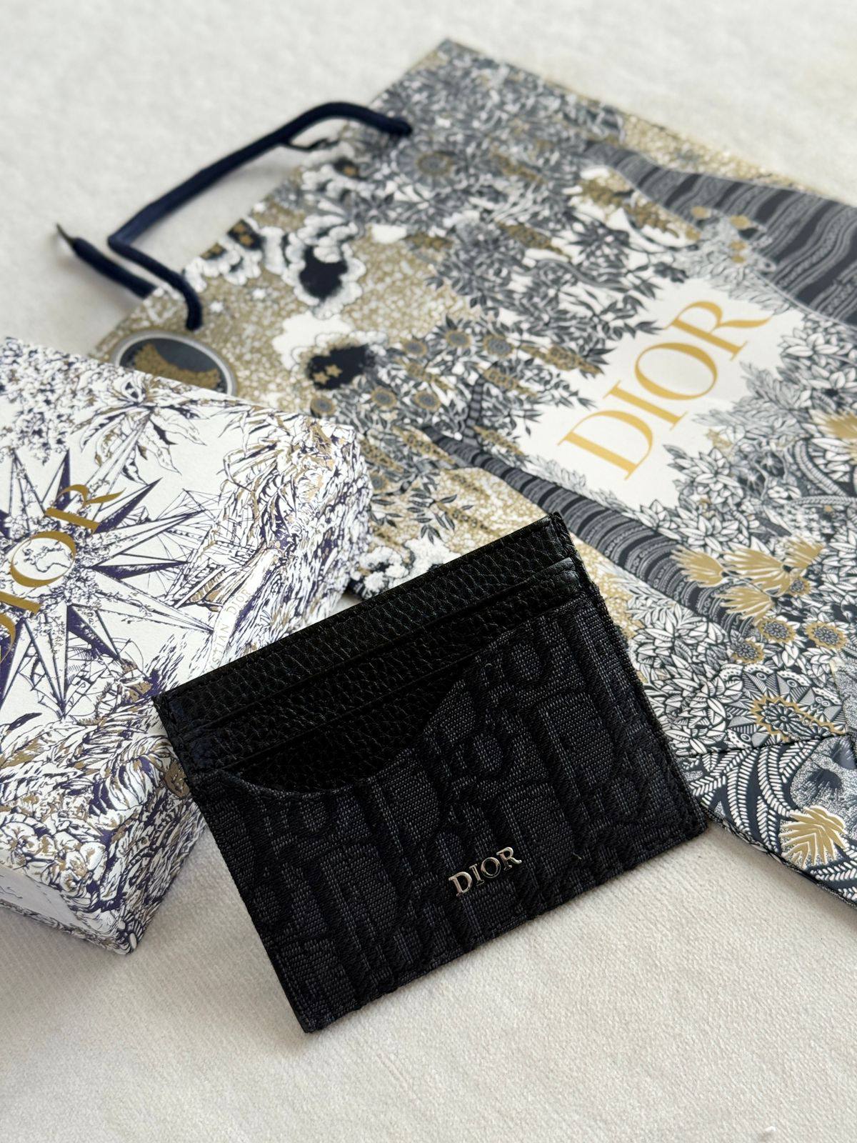 Dior card holder

Super Master

280 dhs🇦🇪🇦🇪🇦🇪

Zain275
♥️♥️♥️