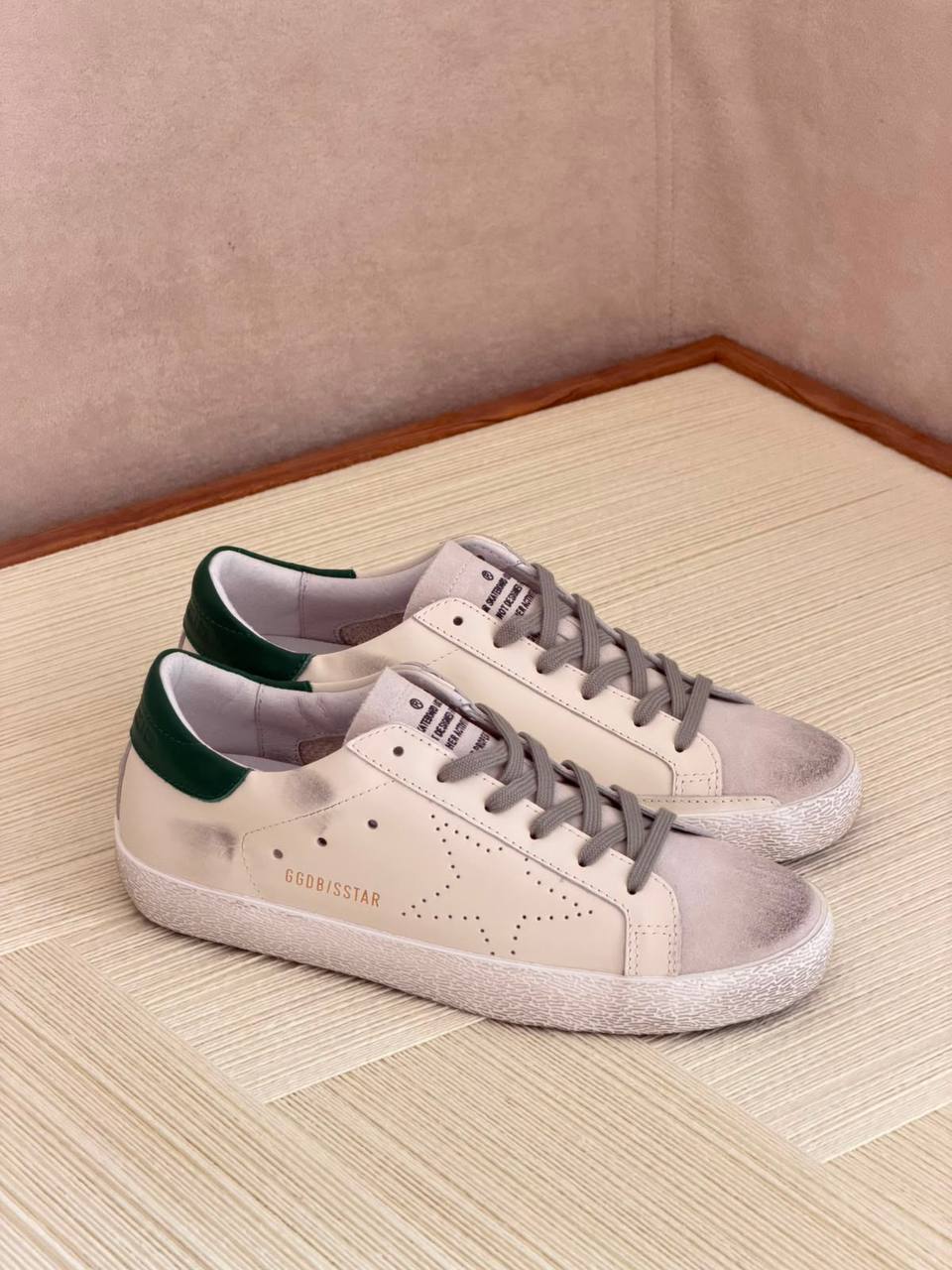 GOLDEN GOOSE 
QUALITY: SUPER MASTER 💥😍
SIZE:36 TO 41🥰

450 dhs🇦🇪🇦🇪

Zain319
♥️♥️♥️