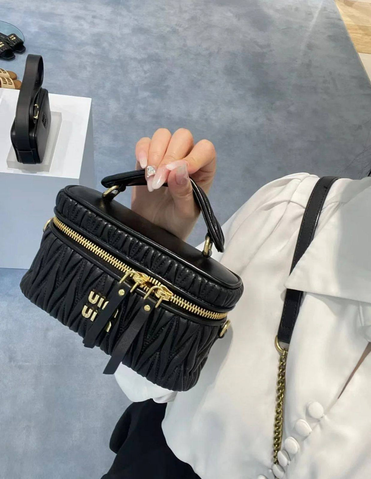MIU MIU 

NEW CAME 
GOOD QUALITY 
WITH BOX 

90 dhs🇦🇪🇦🇪

Zain39
♥️♥️♥️