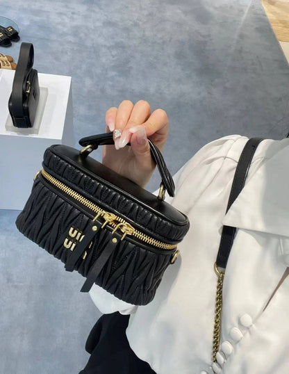 MIU MIU 

NEW CAME 
GOOD QUALITY 
WITH BOX 

90 dhs🇦🇪🇦🇪

Zain39
♥️♥️♥️