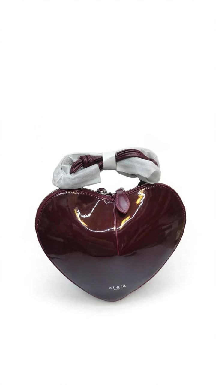Alaia

100 dhs 🇦🇪🇦🇪🇦🇪
With box 

Zain143
♥️♥️♥️