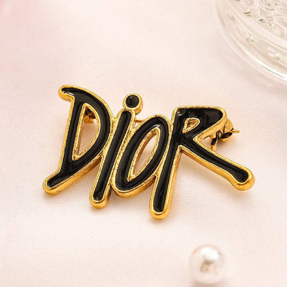 New arrival branded Brooches 
30 dhs🪙🌨️
40 dhs🪙🌨️

pc with branded box and paper bag🎁🎁🎁

Zain243
♥️♥️♥️