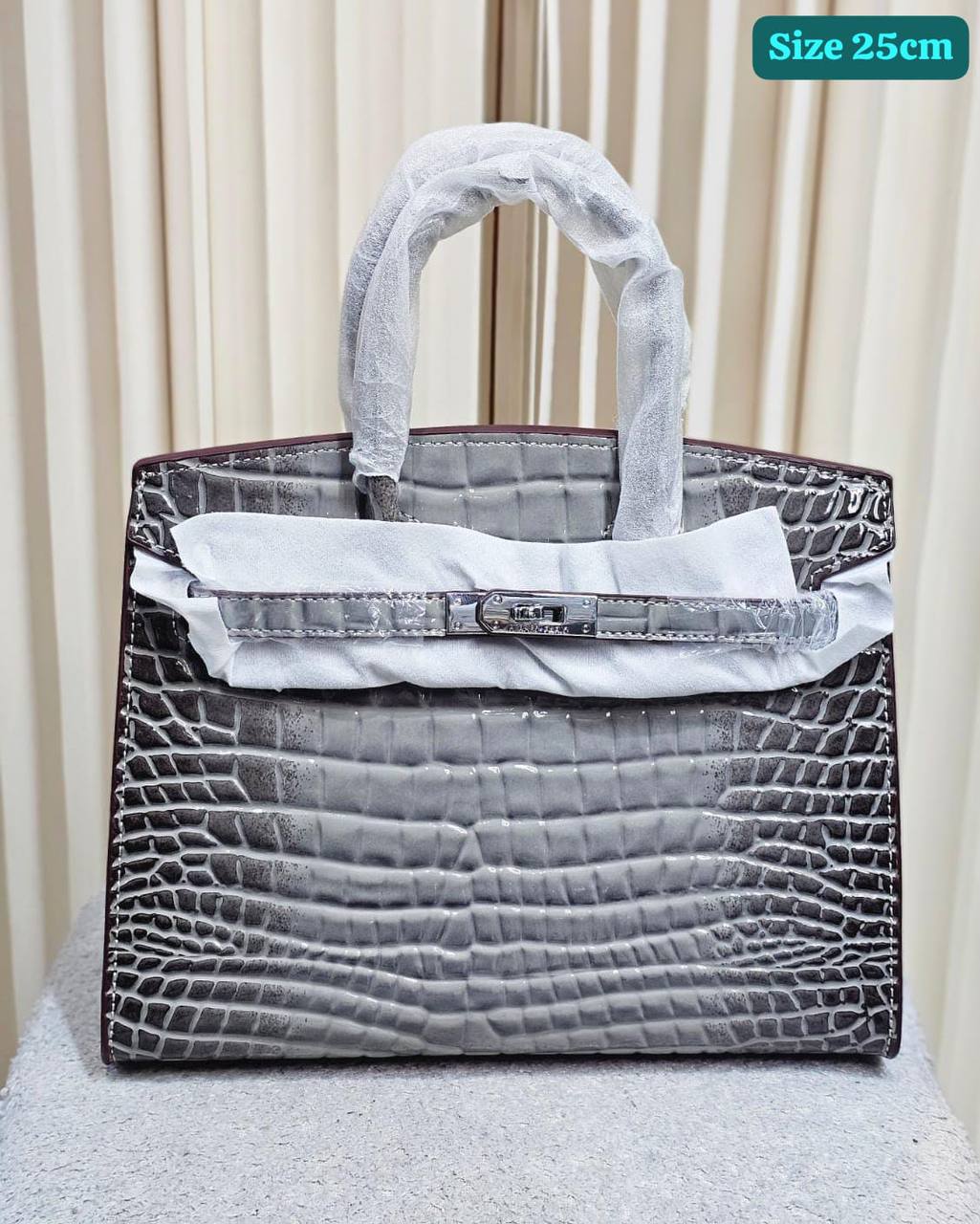 Hermes
Good quality 

with box 
🎁🎁🎁

130 dhs✅

Zain186
♥️♥️♥️
