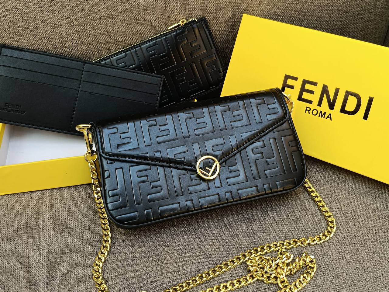 Gucci - Fendi
90 dhs🇦🇪🇦🇪
with box

Zain26
♥️♥️♥️