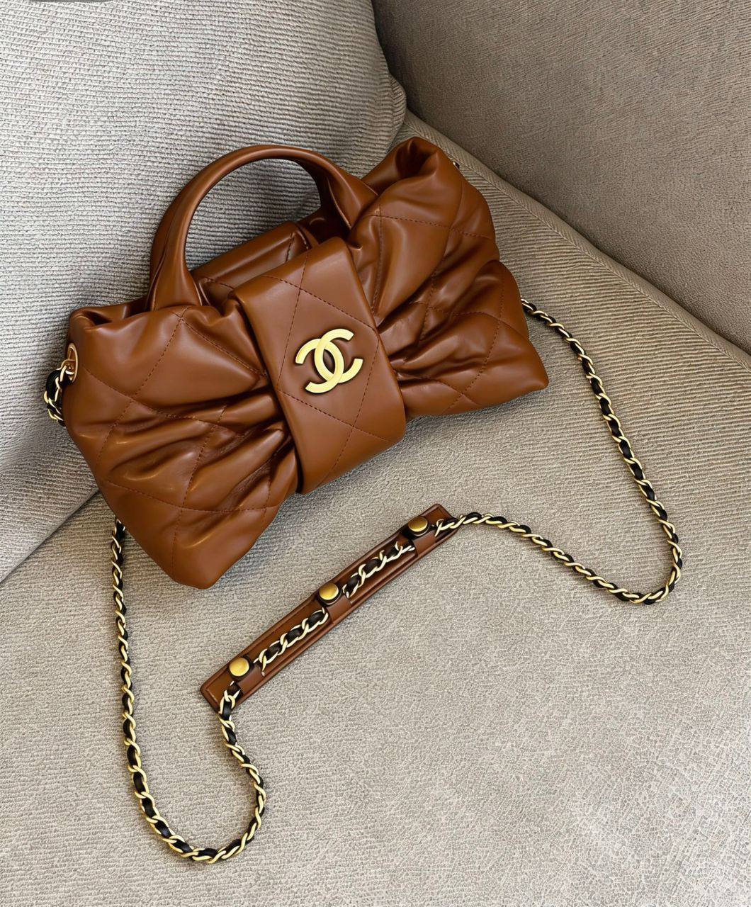 Chanel
100 dhs💓
SIZE：26cm

Zain35
♥️♥️♥️