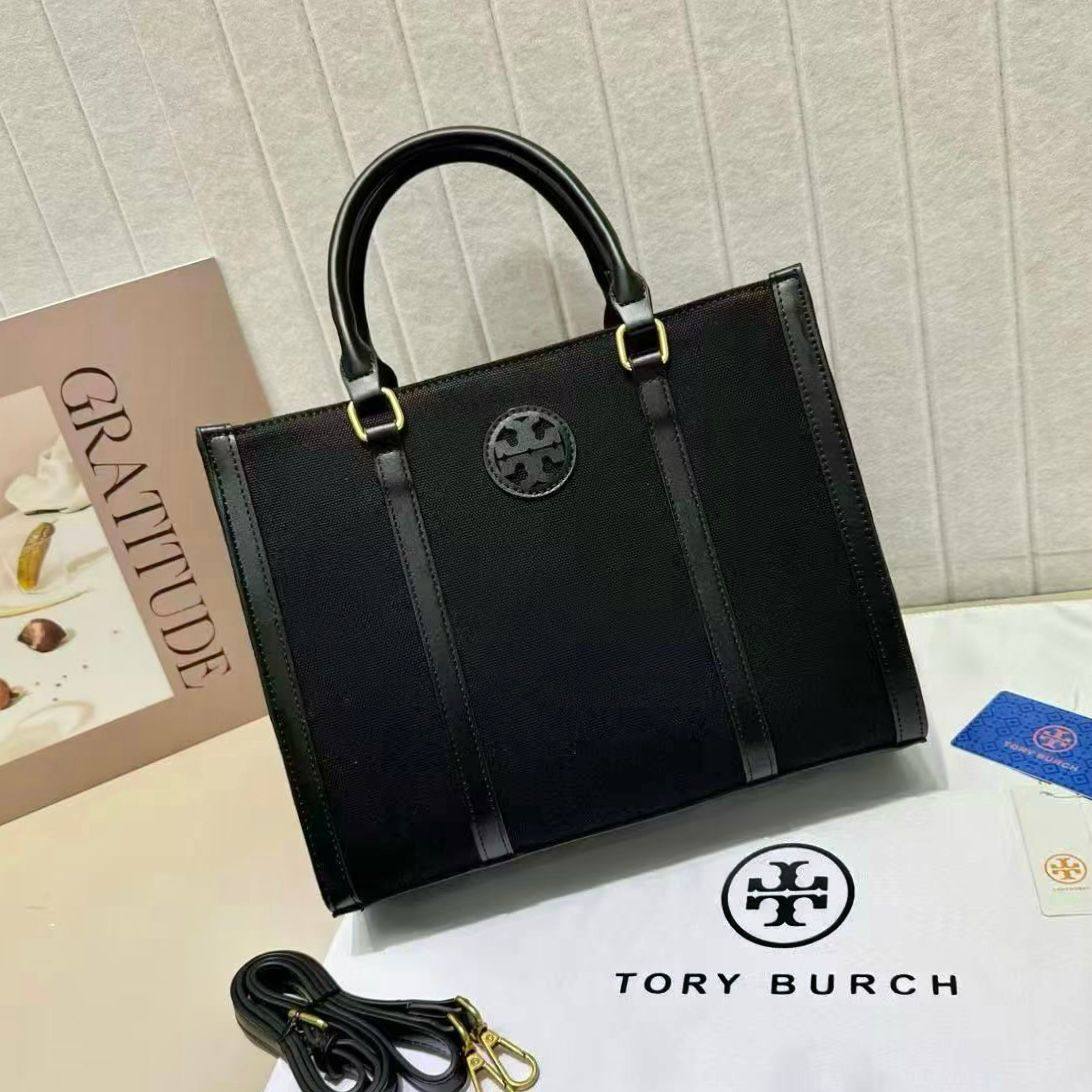 TORY BURCH 
NEW CAME GOOD QUALITY 

100 dhs👑
Size:30cm

Zain39
♥️♥️♥️