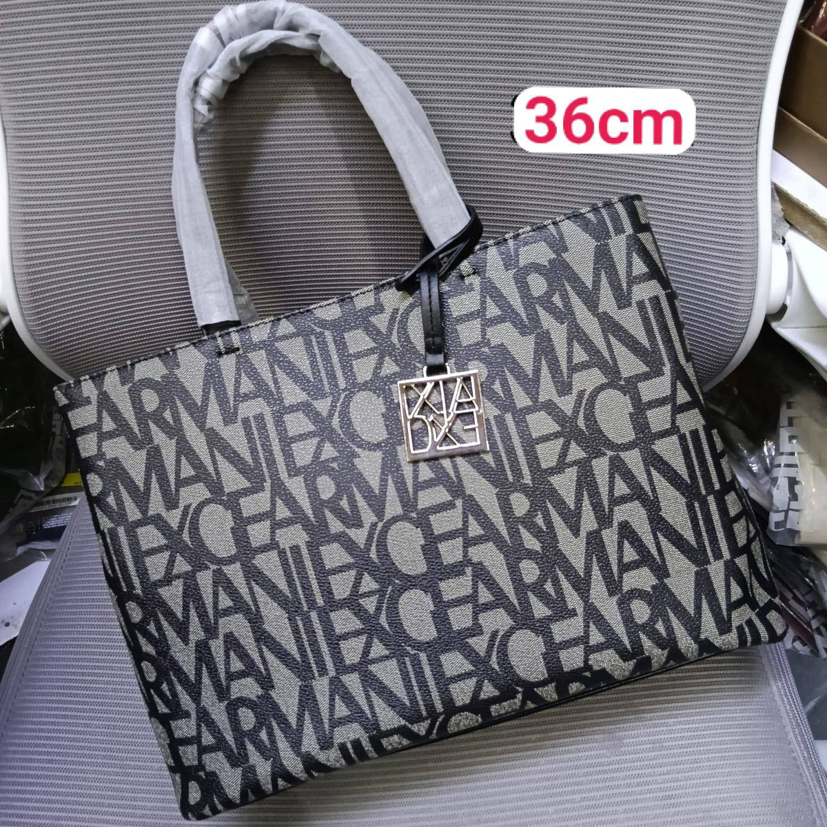 Mixed bags

Gucci 
YSL
CH CH
100 dhs🇦🇪🇦🇪

high quality
Zain26
♥️♥️♥️