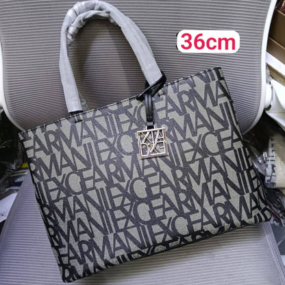 Mixed bags

Gucci 
YSL
CH CH
100 dhs🇦🇪🇦🇪

high quality
Zain26
♥️♥️♥️