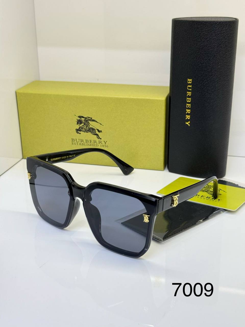 Fendi
SUNGLASSES 🕶️ 
50 dhs💓

Zain40
♥️♥️♥️