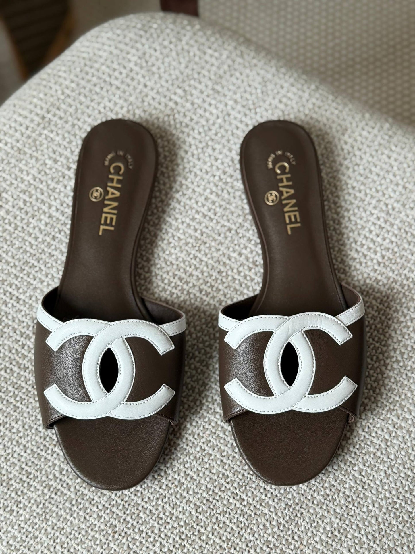 CHANEL 
✨ Collection
👠 36–41
💎 Premium Quality
🔥 Super Master
450 dhs✅

Zain198
♥️♥️♥️