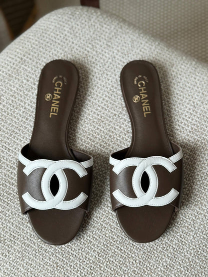 CHANEL 
✨ Collection
👠 36–41
💎 Premium Quality
🔥 Super Master
450 dhs✅

Zain198
♥️♥️♥️
