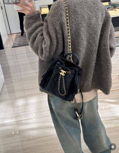 CHANEL BACKPACK 
COPY ONE NEW CAME 
180 dhs🪙🌨️

Zain39
♥️♥️♥️