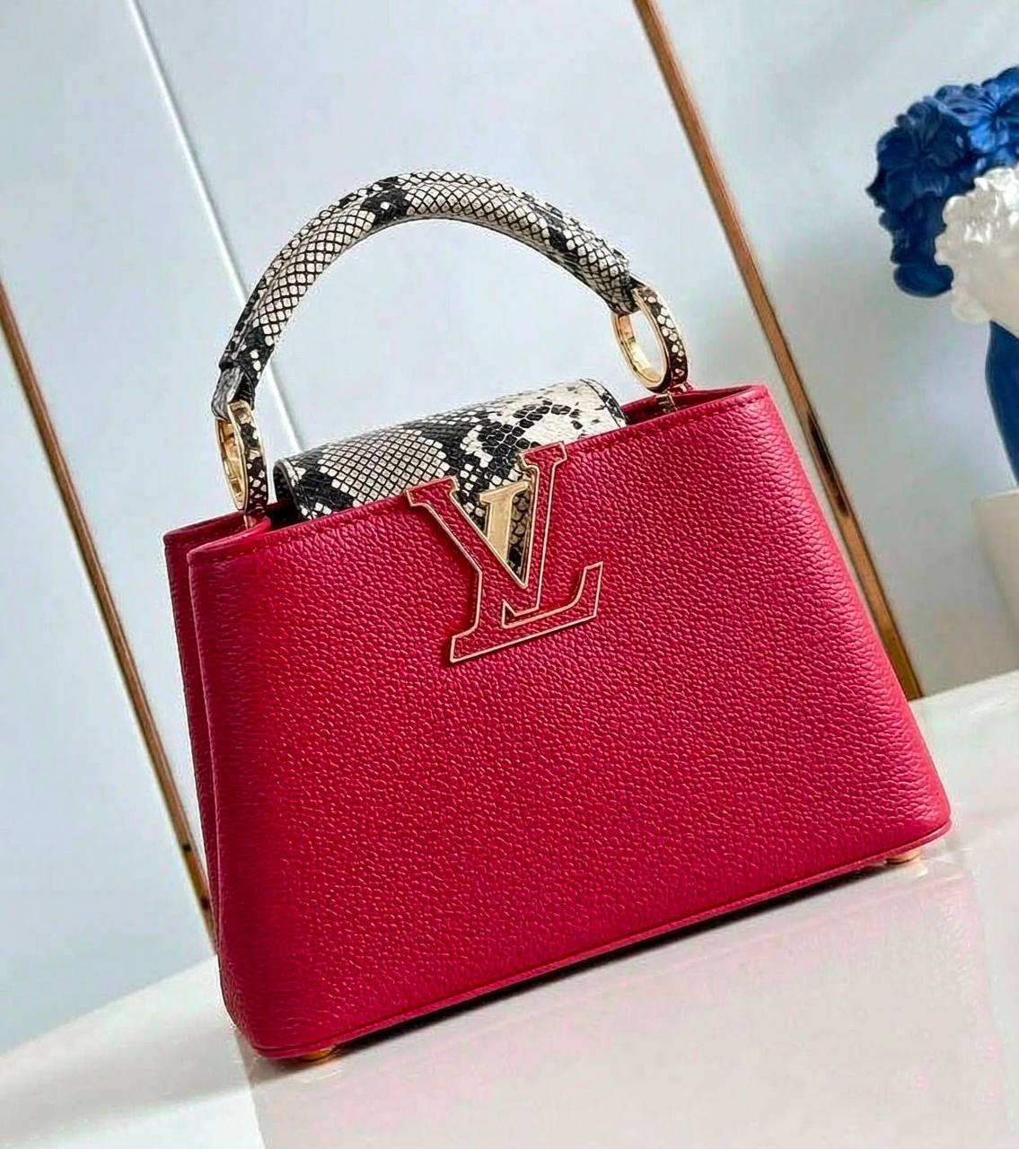 LOUIS VUITTON 

NEW CAME 

HIGH QUALITY 

WITH BOX 
135 dhs🇦🇪🇦🇪

SIZE: 27cm

Zain295
Zain39
♥️♥️♥️