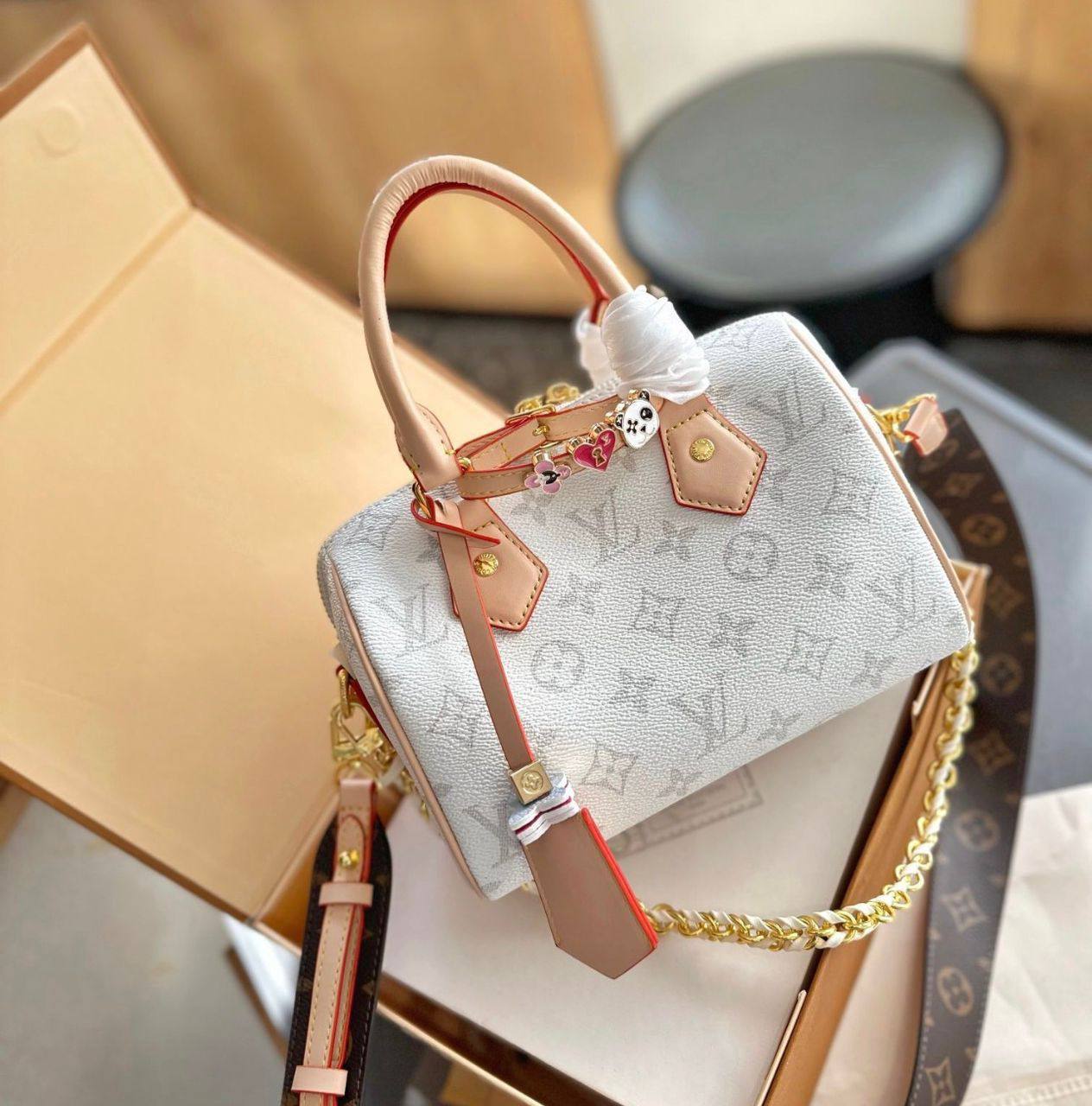 LV
115 dhs🇦🇪
Good-quality 

with box
🎁🎁🎁

Zain35
♥️♥️♥️