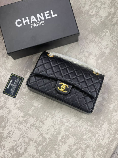 Chanel
 copy one quality
140 dhs✅

with box
🎁🎁🎁

Zain175
♥️♥️♥️