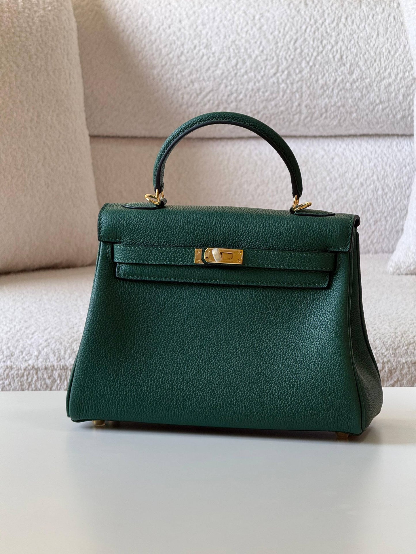 Hermes

kelly 25cm💕

master quality😍with box❤️
🎁🎁🎁

400 dhs❤️💚❤️

Zain52
♥️♥️♥️