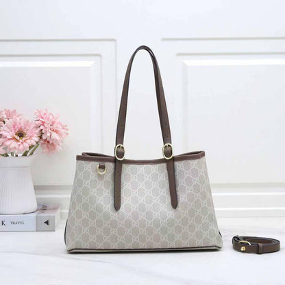 Gucci

High quality

Size：32cm

With box 

110 dhs🇦🇪🇦🇪
Zain50
♥️♥️♥️