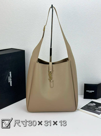 YSL 
Master
30cm🫶🏼
320 dhs👑

Zain228
♥️♥️♥️