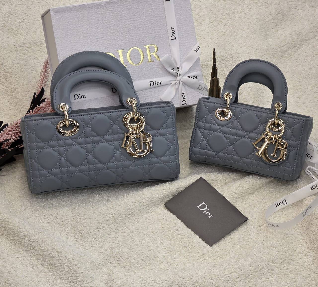 Dior 
Master🌺🌺
    17Cm 250 dhs💛
    22Cm 290 dhs💛
With Box Quality

Zain131
♥️♥️♥️